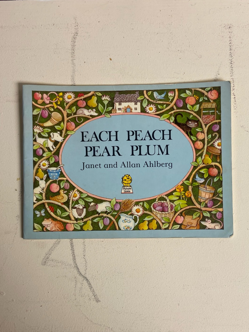 ⭐️ Bundle 3/$15 - Each Peach Pear Plum (Paperback)